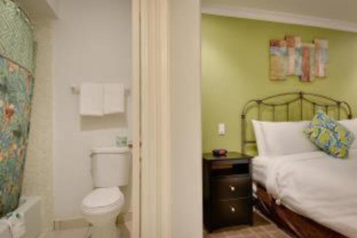 Premium King Bed (9 of 13)