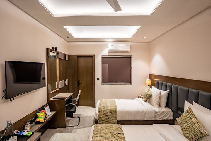 Room 4 of 35
