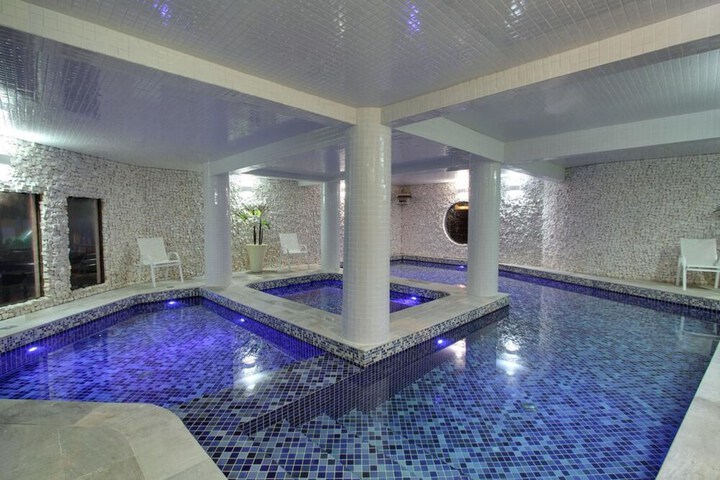 Pool Hotel