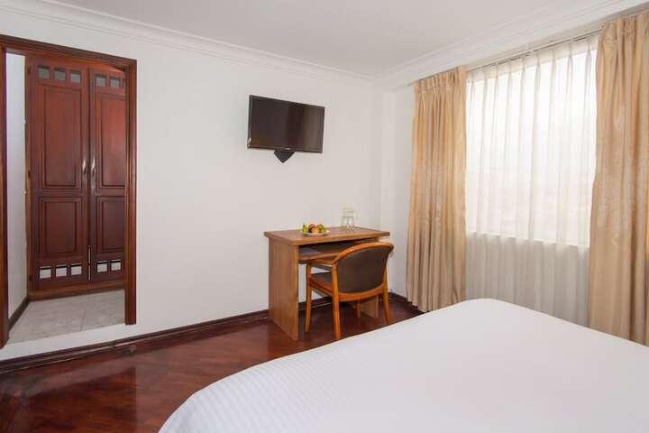 Room 10 of 18