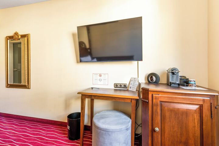 Room 33 of 111