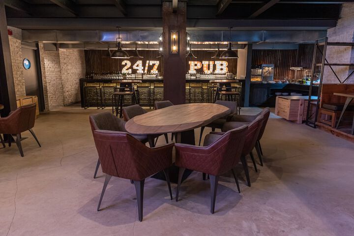 Lounge 242 of 322