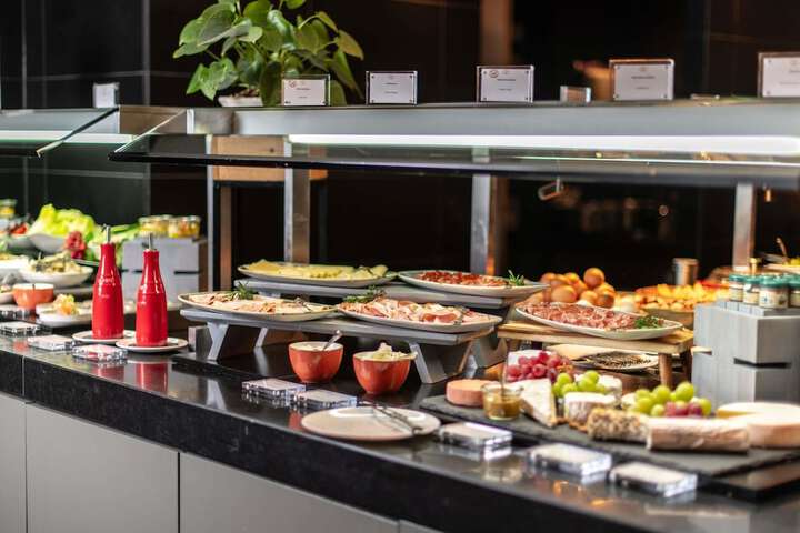 Breakfast/Coffee Service 150 of 215