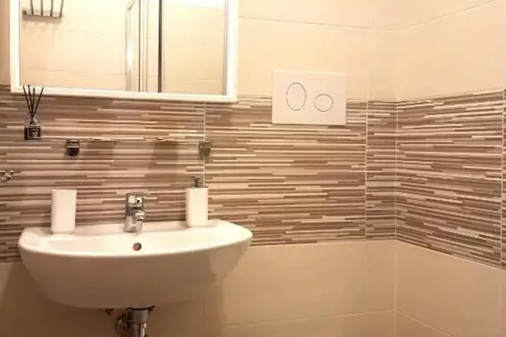 Room 9 of 15
