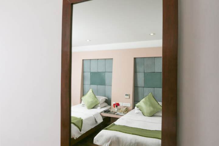 Room 16 of 32