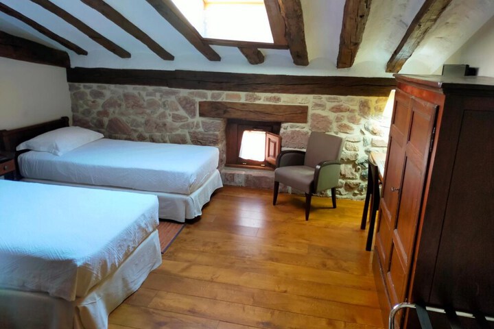 Room 12 of 38