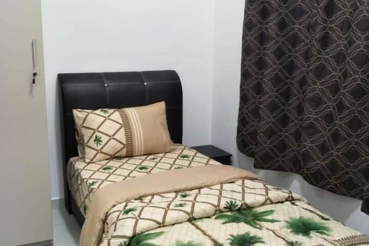 Room 10 of 28