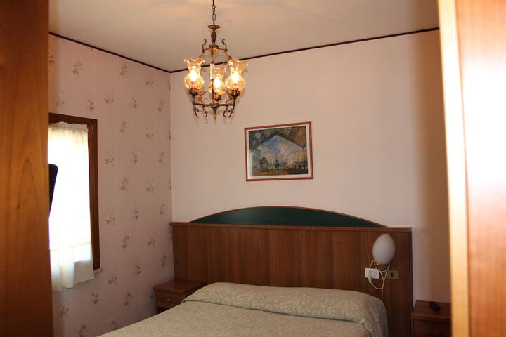 Room 6 of 32