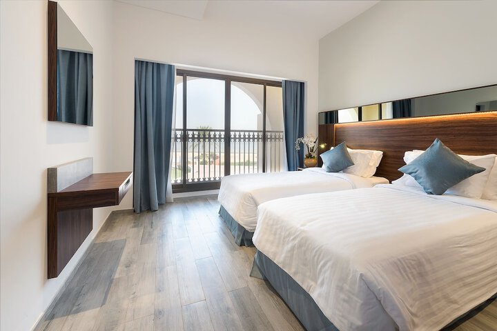 Room 2 of 37