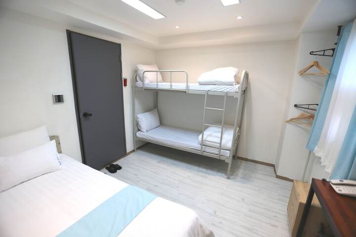 Room 7 of 61