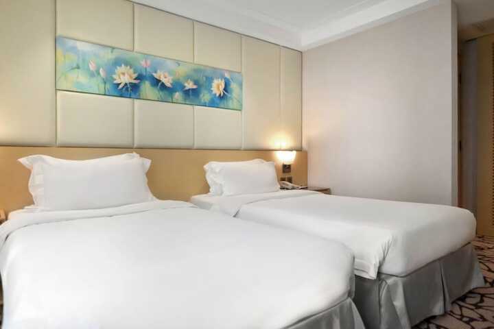 Room 16 of 39