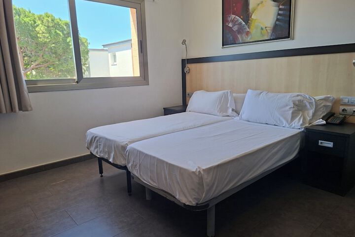 Room 32 of 63