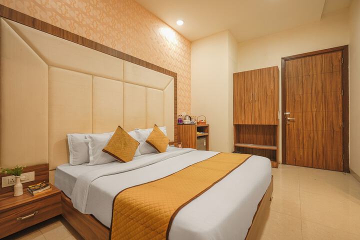 Room 49 of 80