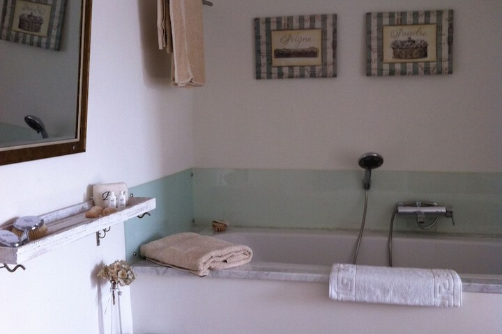Room 11 of 20