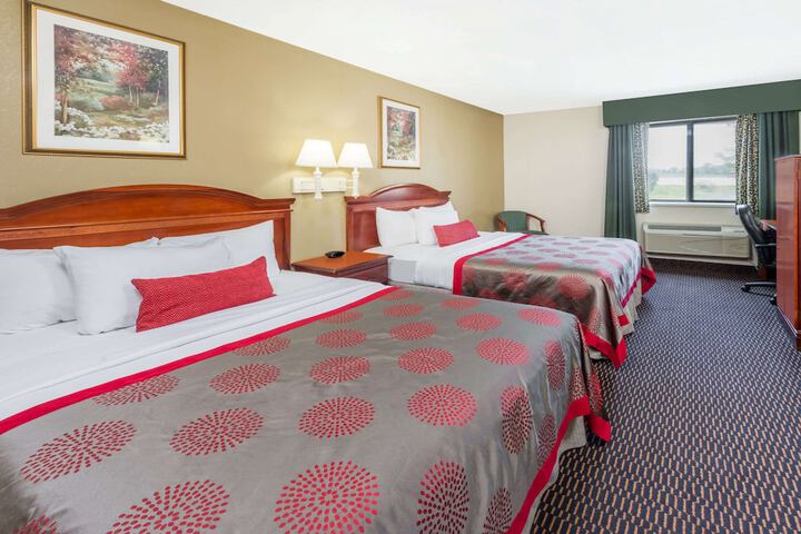 2 Queen Beds (14 of 14)