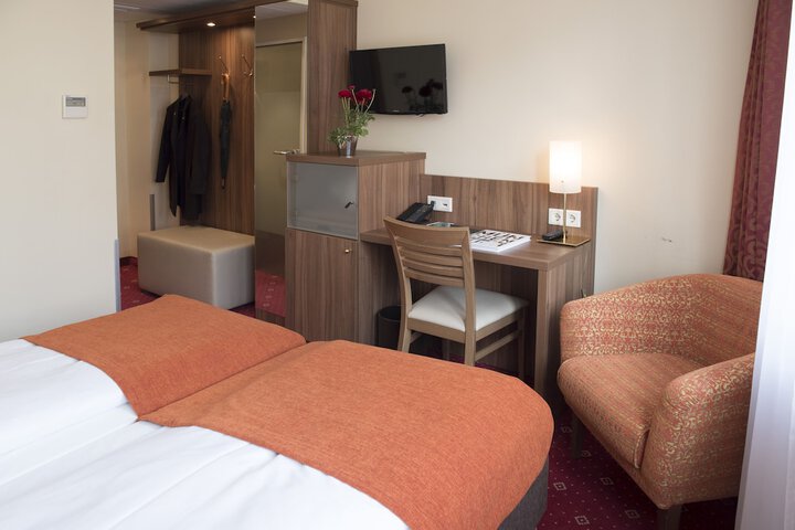 Room 34 of 85