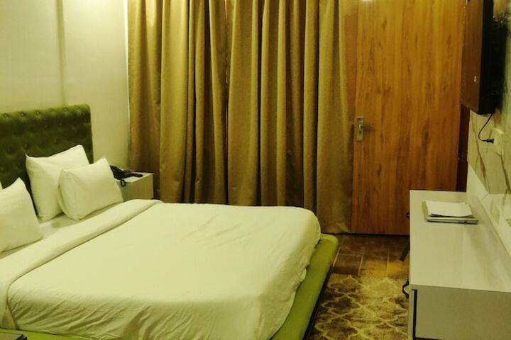 Room 33 of 69