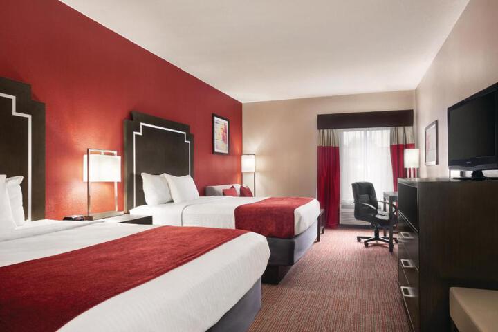 2 Queen Beds (1 of 5)