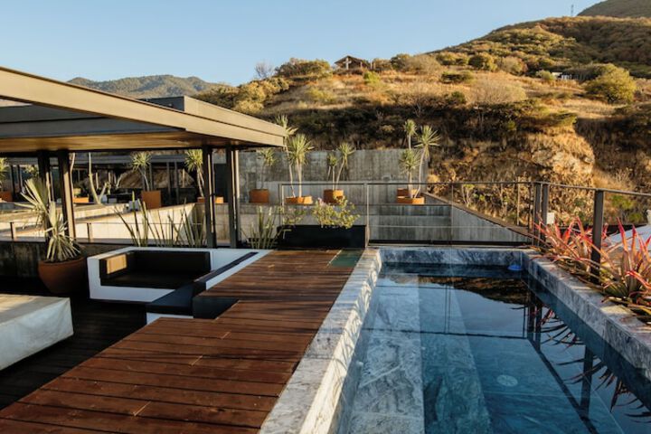 Pool 50 of 75