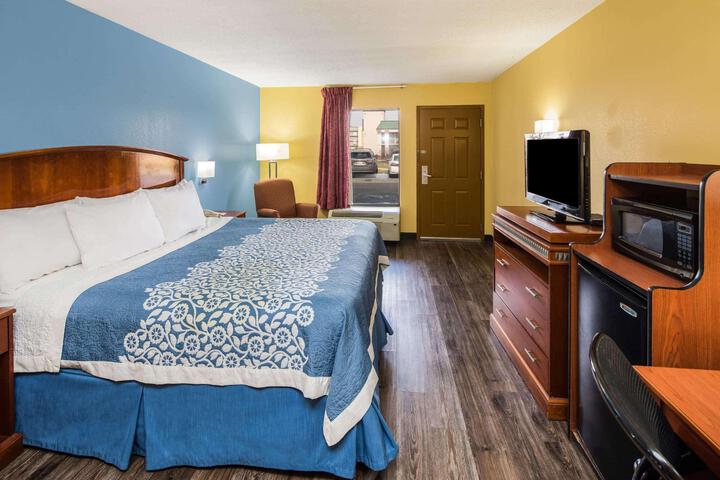 1 King Bed (14 of 16)