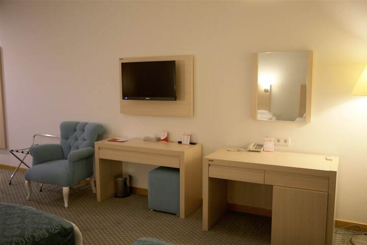 Room 17 of 34