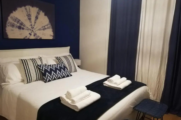 Room 4 of 12