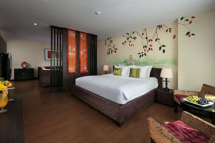 Room 9 of 77