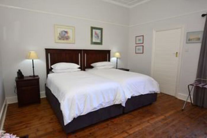 Room 5 of 11
