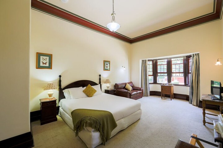 Room 5 of 33