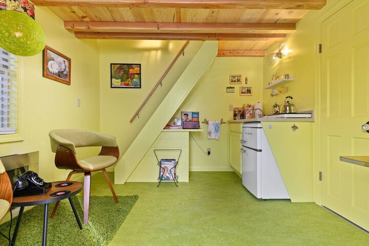 Room 2 of 152