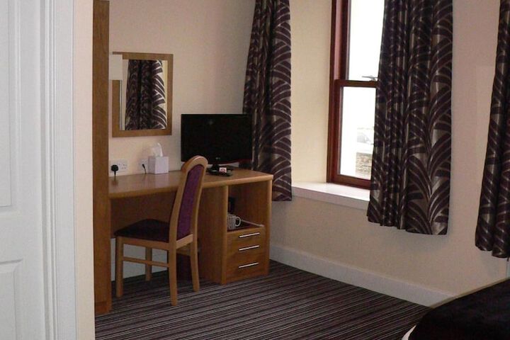 Room 33 of 62