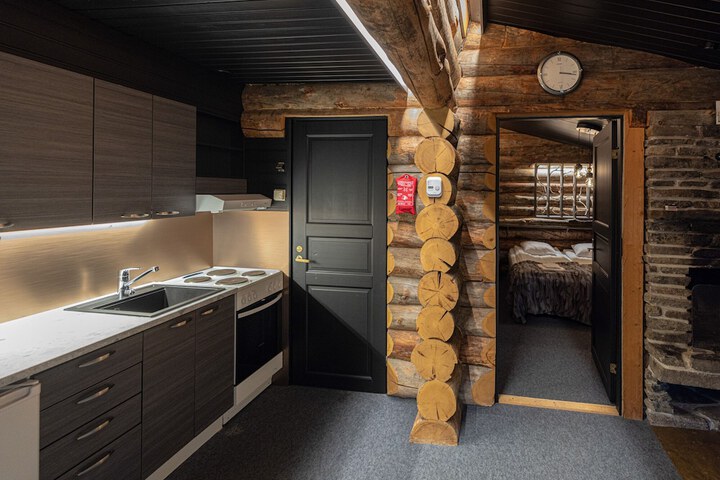Room 28 of 104
