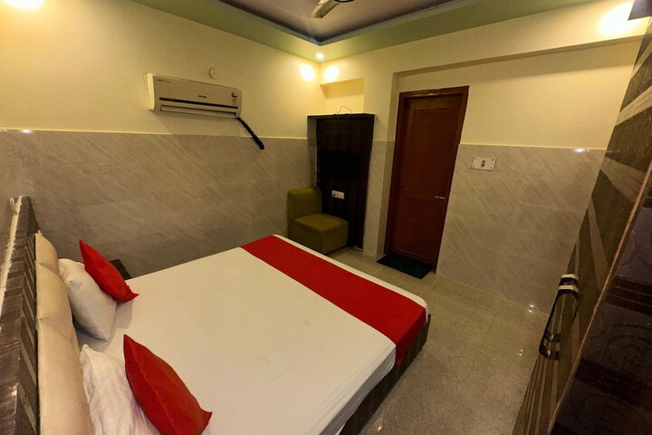 Room 13 of 27