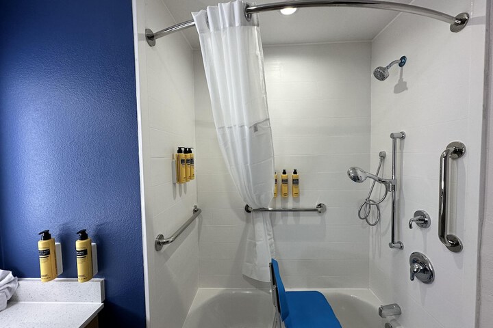 Room 44 of 69
