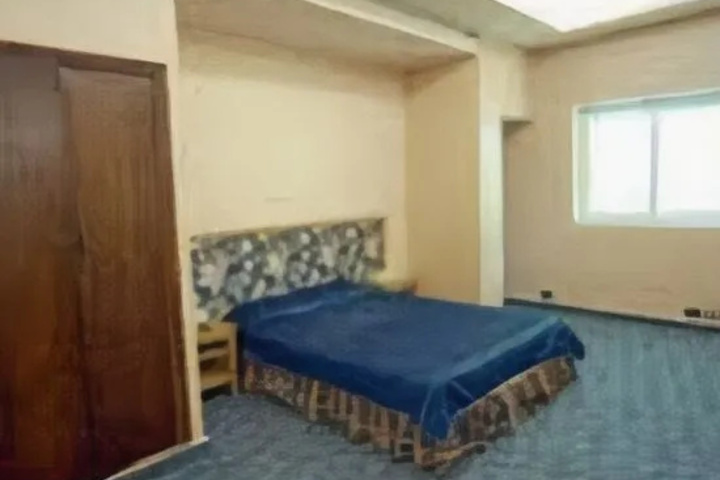 Room 3 of 9
