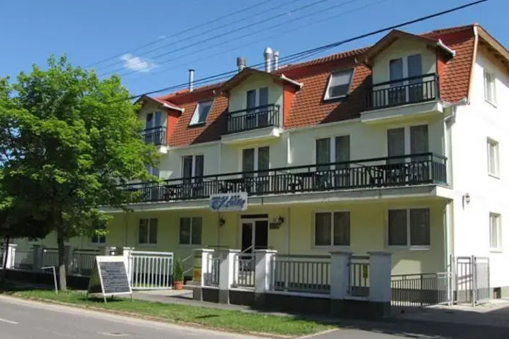 HOTEL KRISTALY