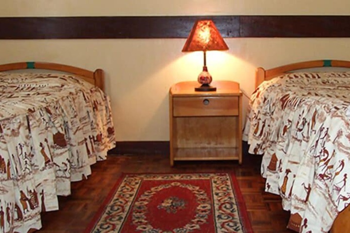 Room 6 of 12