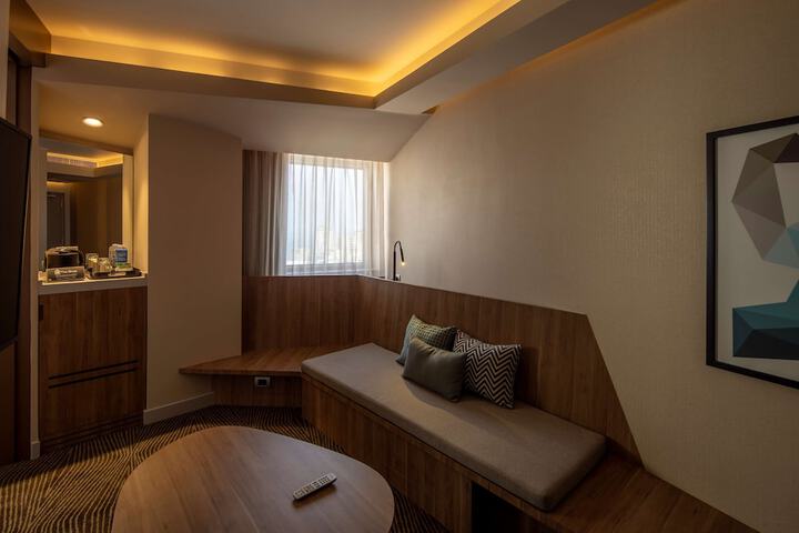 Room 36 of 77