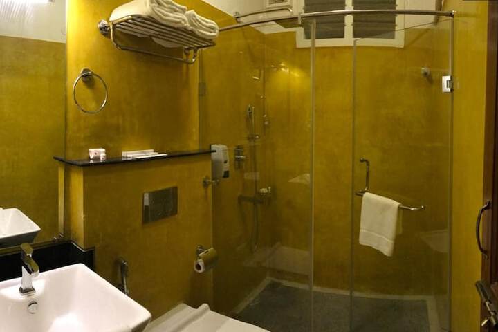 Room 17 of 31