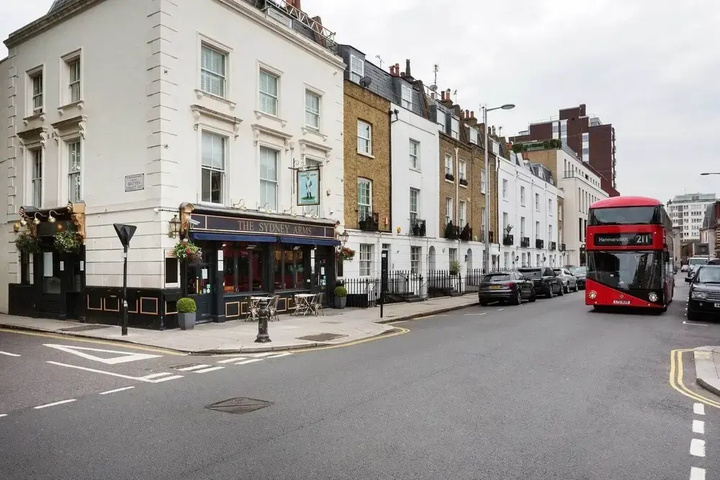 Relaxing Escape by the Kings Road