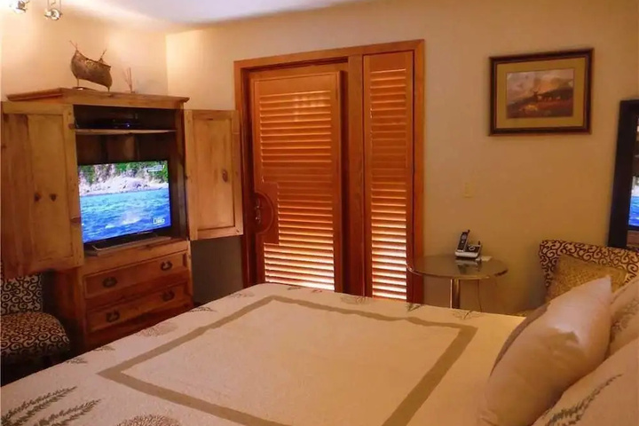 Room 3 of 8