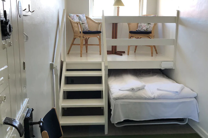 Room 2 of 3
