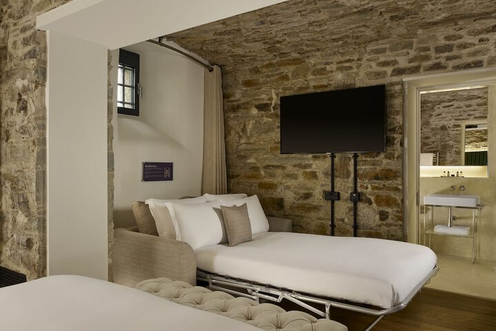 Room 4 of 64