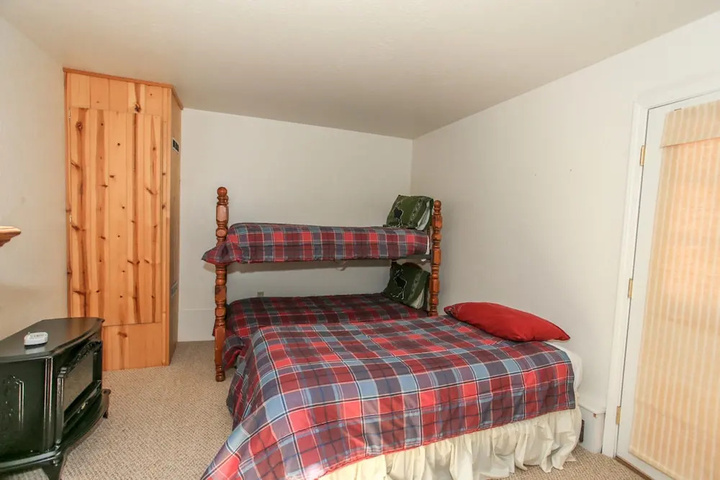 Room 6 of 25
