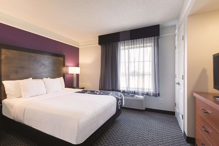 1 King Bed (14 of 14)