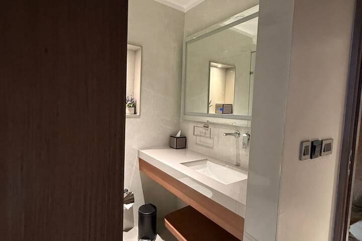Room 16 of 25