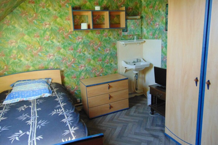Room 32 of 45