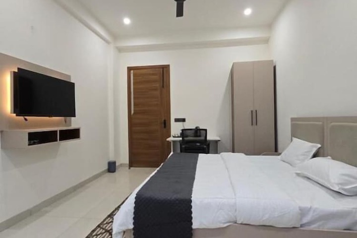 Room 3 of 7