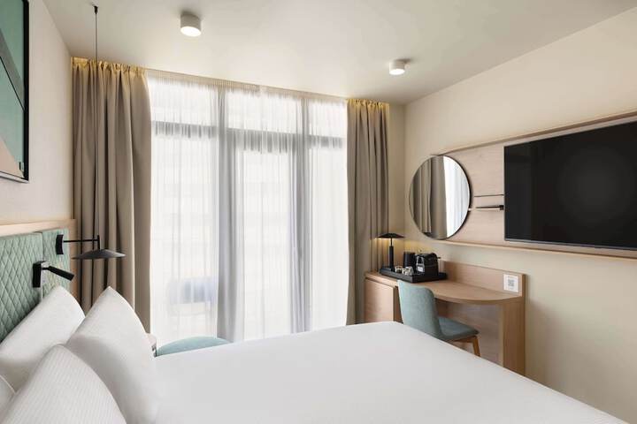 Room 12 of 62