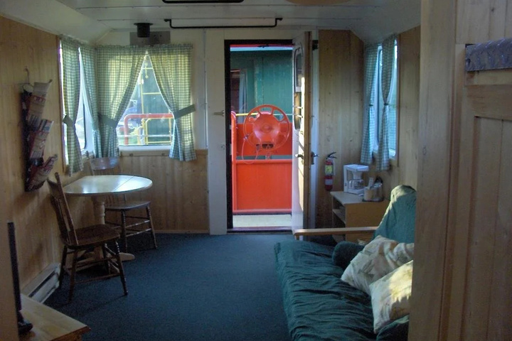 Room 6 of 12